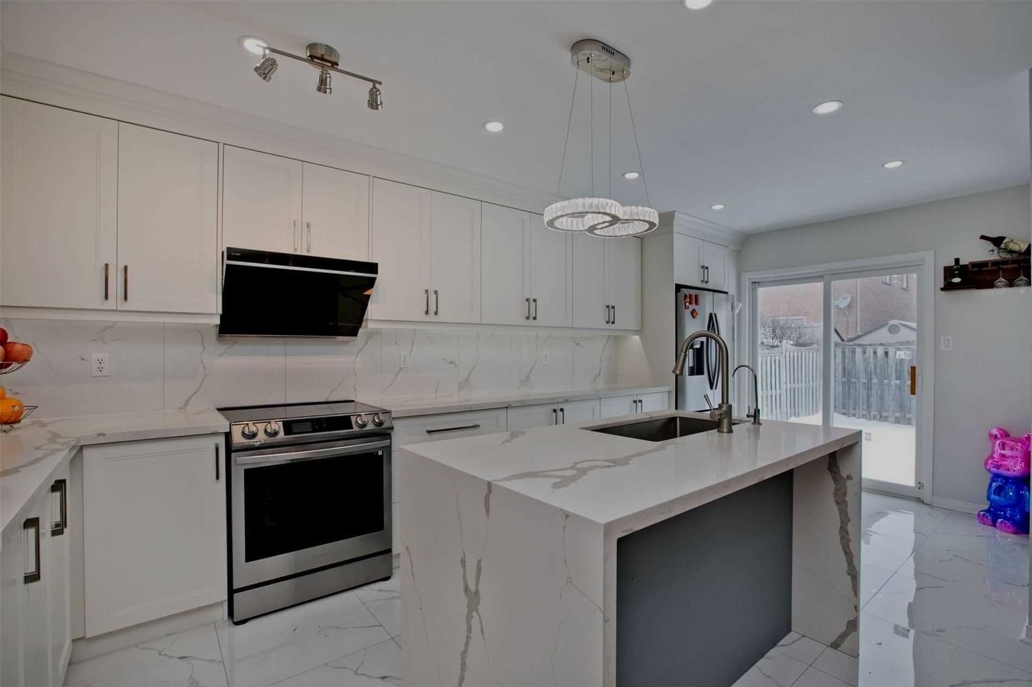 Listing Image 11