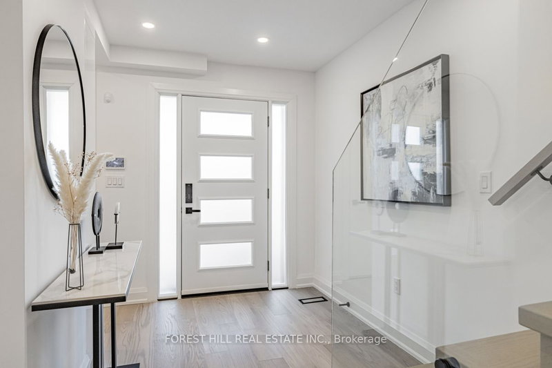 42 Coventry Crt, Richmond Hill, L4C 8B8 | Image 3