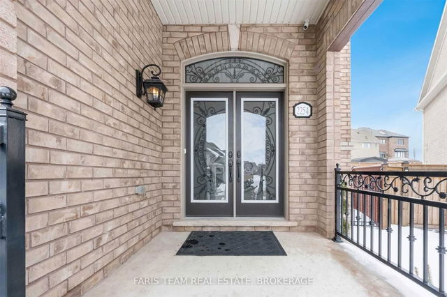 2254 Dawson Crescent