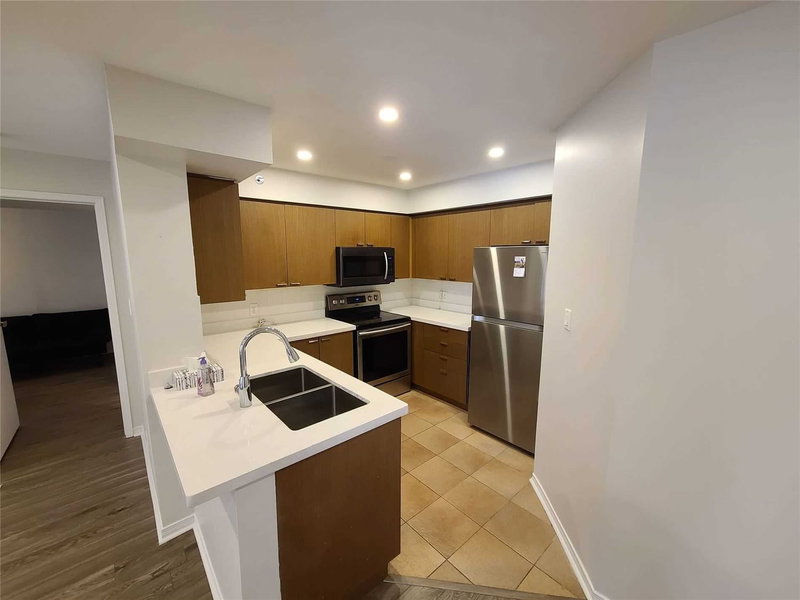 821 - 75 Weldrick Rd E, Richmond Hill, L4C 0H9 | Image 3