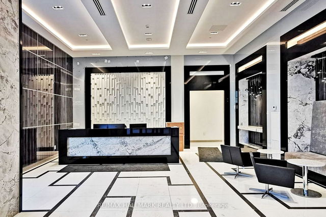 1110 - 100 EAGLE ROCK Way