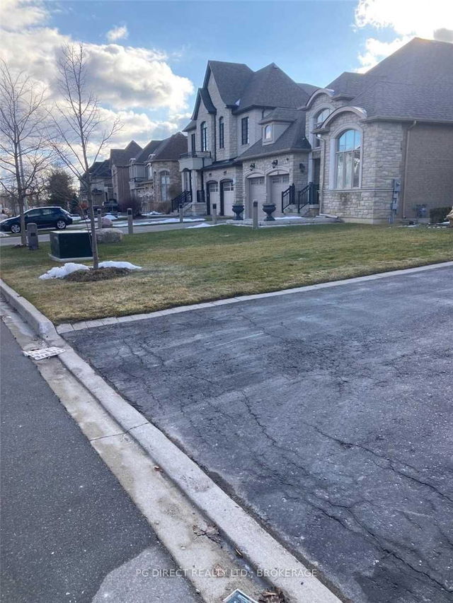 61 Arten Avenue