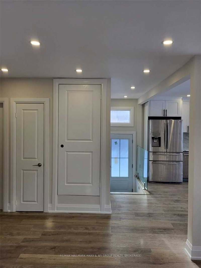 56 Millard Ave, Newmarket, L3Y 1Y8 | Image 3