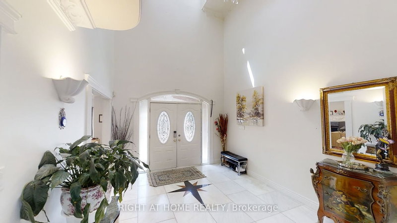 31 Northgate Cres, Richmond Hill, L4B 2K8 | Image 2