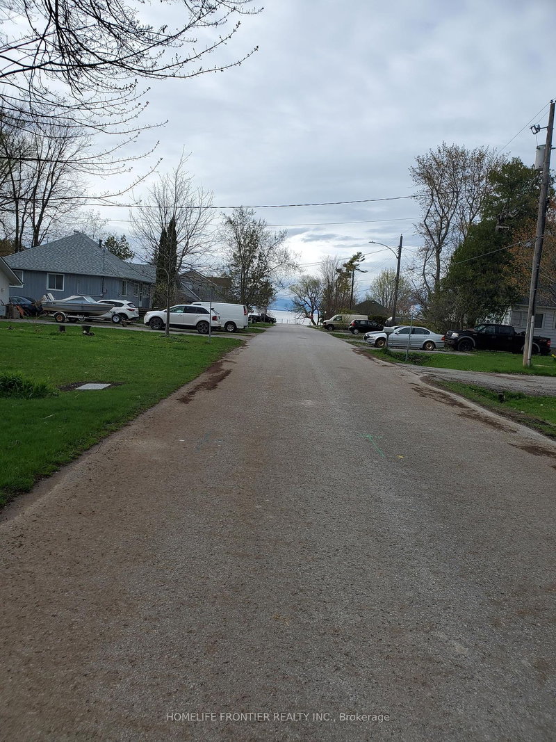 74 De La Salle Blvd, Georgina, L0E 1L0 | Image 2