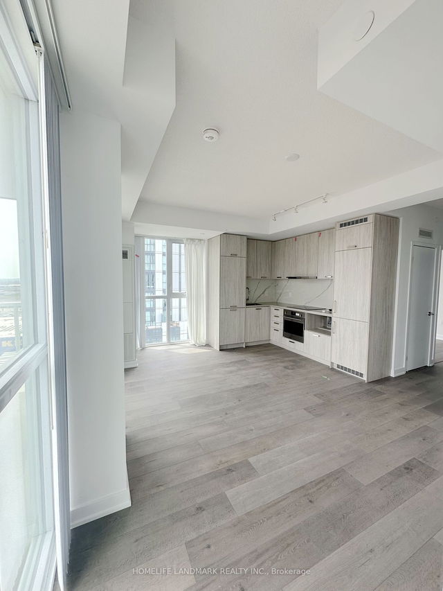 1602 - 38 Honeycrisp Crescent