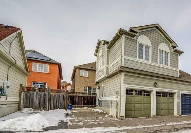 Coach - 49 Innisvale Drive