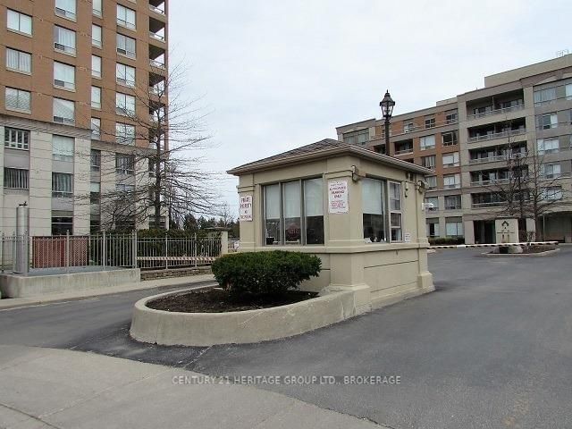 209 - 29 Northern Heights Dr, Richmond Hill, L4B 4L8 | Image 2