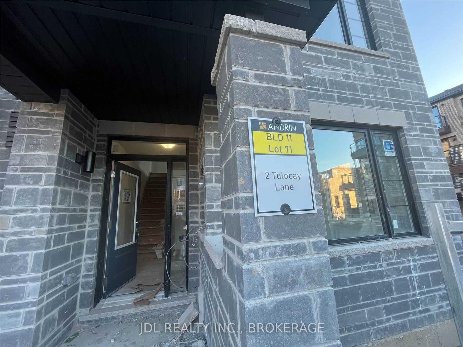 Listing Image 4
