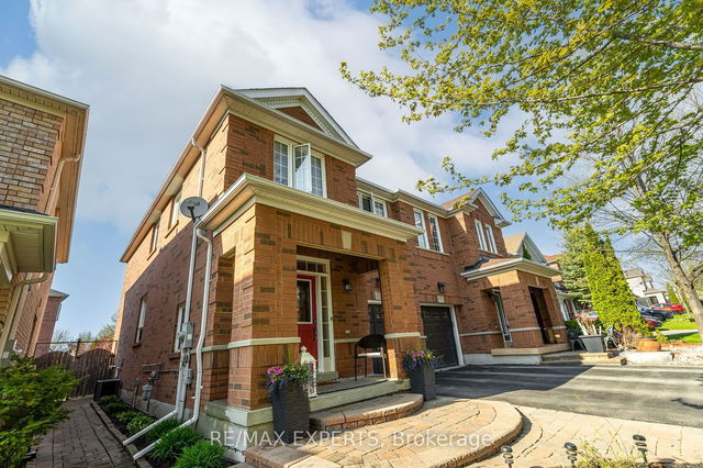970 Oaktree Crescent