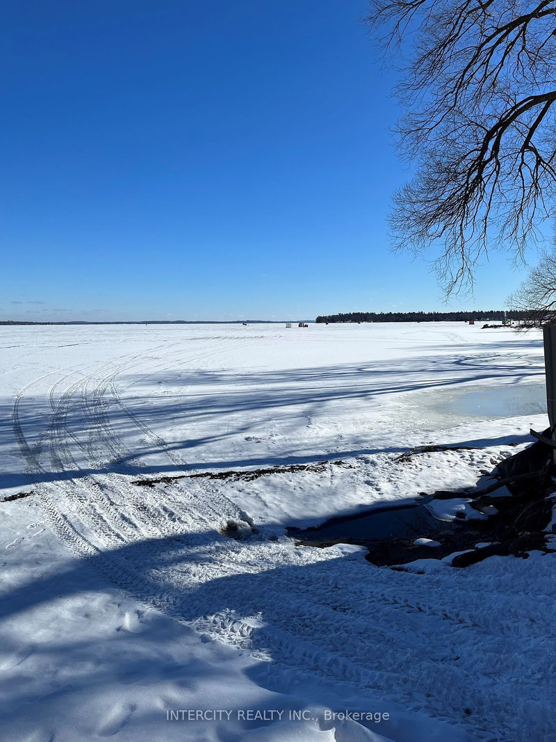 944 Willow St, Innisfil, L9S 1M7 | Image 2