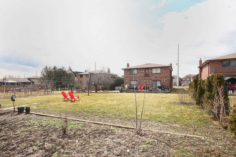 9747 Bathurst St, Richmond Hill, L4C 3X5 | Image 2