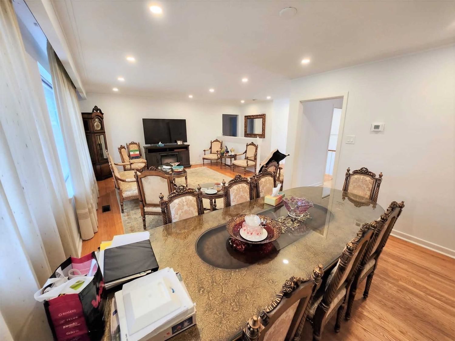 Listing Image 3