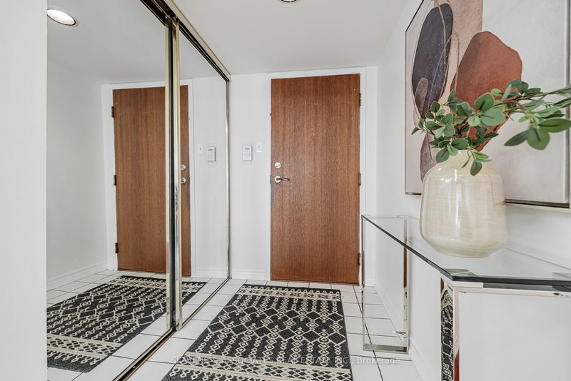 506 - 120 Promenade Circ, Vaughan, L4J 7W9 | Image 3