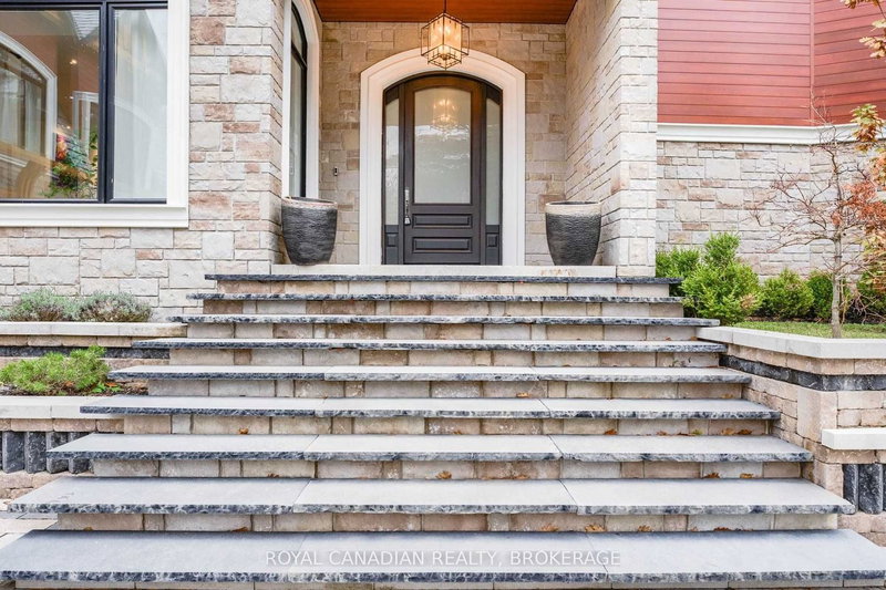 15 Glenview Heights Lane, King, L3Y 4V9 | Image 3