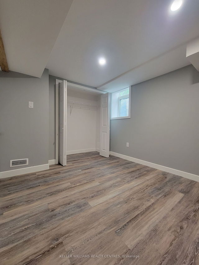 Lower - 977 Ferndale Crescent
