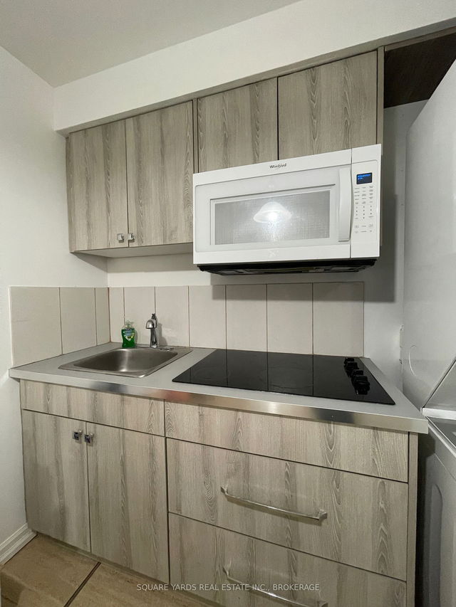 Rm+Kit - 168 BRAMMAR Street