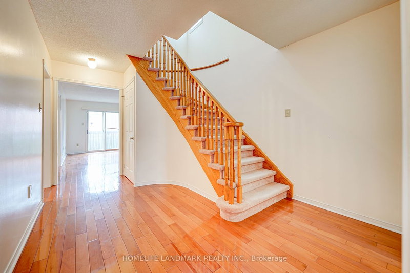 114 Alderbury Dr, Markham, L3S 3G4 | Image 2