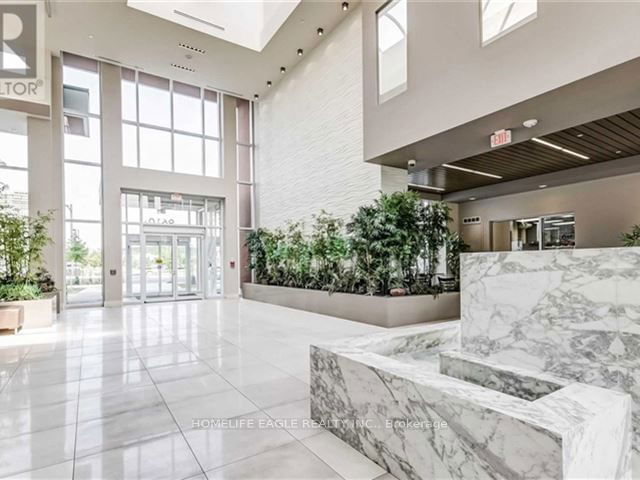1011 - 9600 Yonge Street