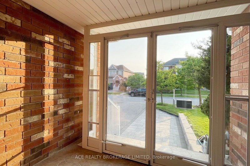 165 Manorheights St, Richmond Hill, L4S 2S8 | Image 2