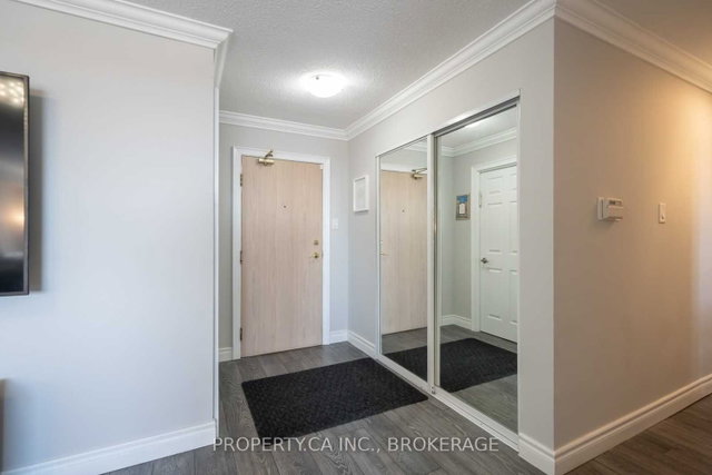 801 - 30 Harding Boulevard W