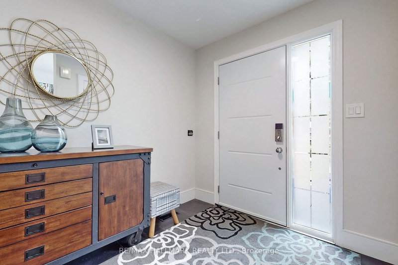 289 Emerald Isle Crt, Richmond Hill, L4C 4E3 | Image 3