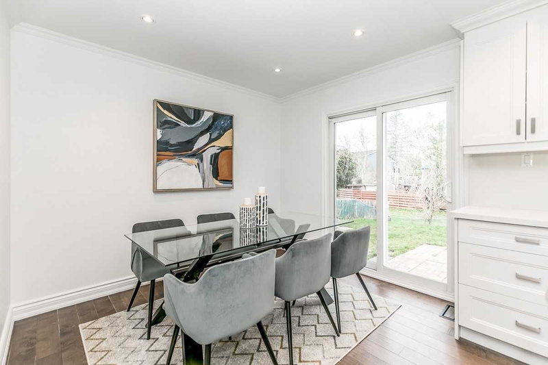 789 Elgin St, Newmarket, L3Y 3B9 | Image 3