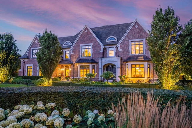 810 Woodland Acre Crescent