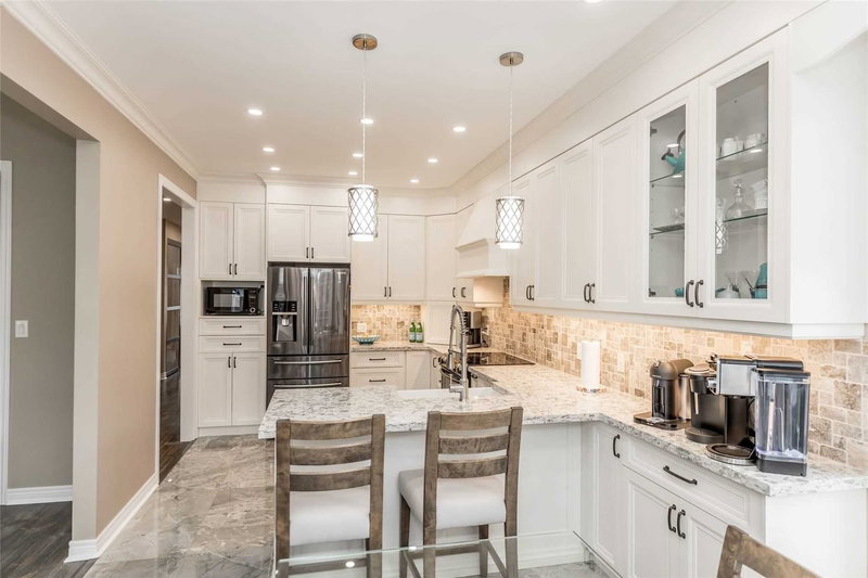 43 Milligan St, Bradford West Gwillimbury, L3Z 0C4 | Image 3