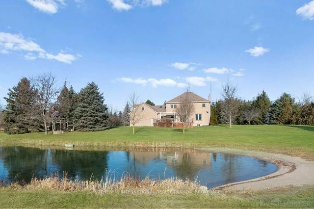 8015 18th Side Road