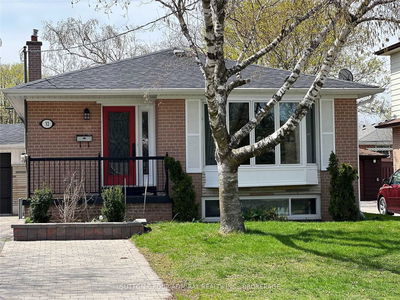 Detached House sold at 32 Collins Crescent, Aurora, Aurora Heights, L4G 2W2 - MLS: N6042167