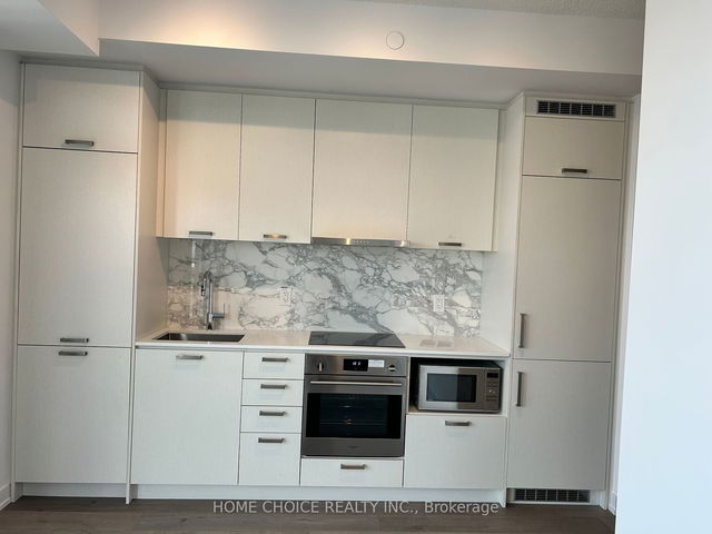 1817 - 38 Honeycrisp Crescent