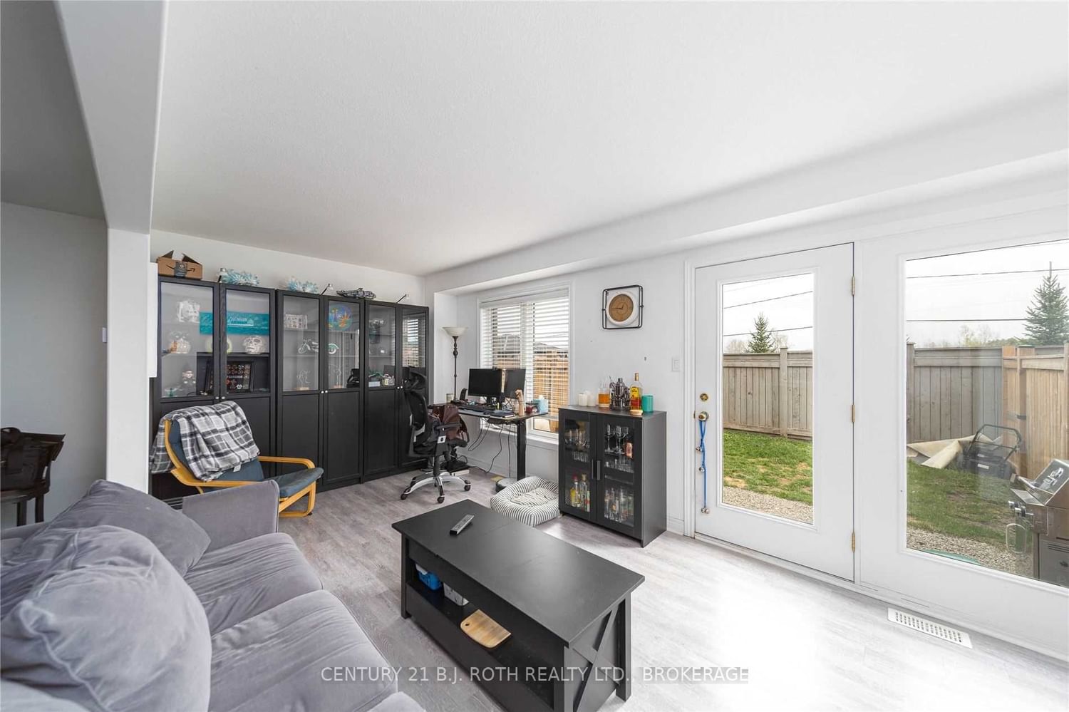 Listing Image 7