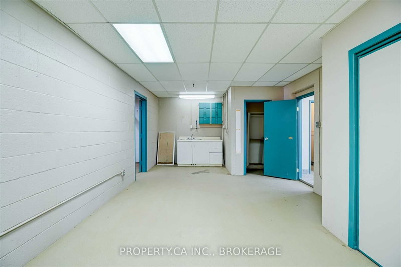 7 - 91 Fernstaff Crt, Vaughan, L4K 3L9 | Image 2