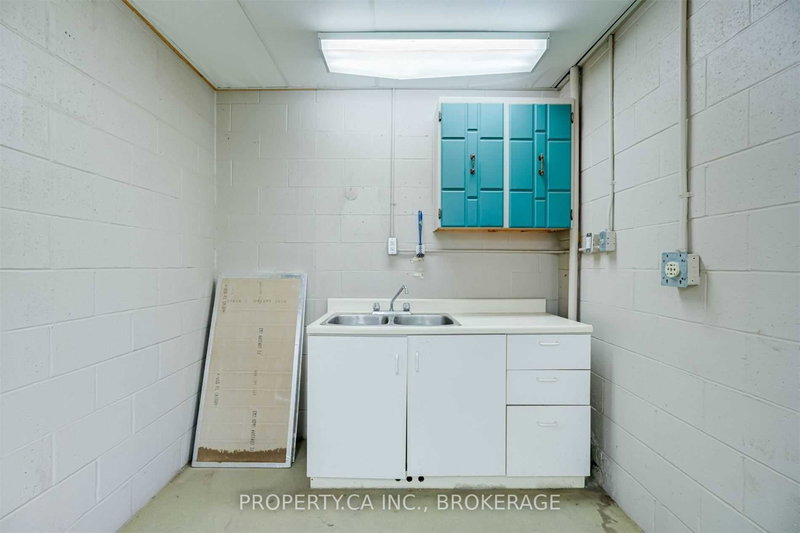 7 - 91 Fernstaff Crt, Vaughan, L4K 3L9 | Image 3