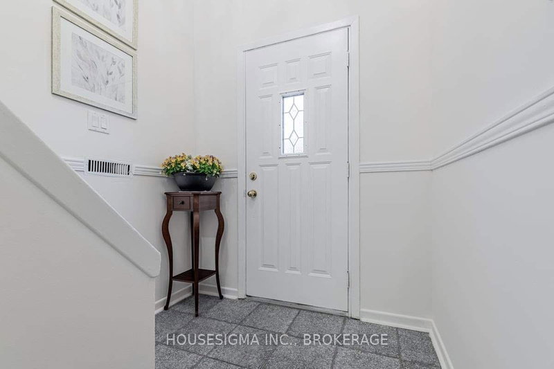 18 Emily Carr St, Markham, L3R 2K4 | Image 2