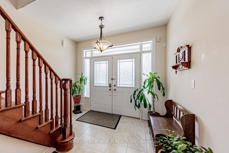 24 Bamburg St, Georgina, L0E 1R0 | Image 2