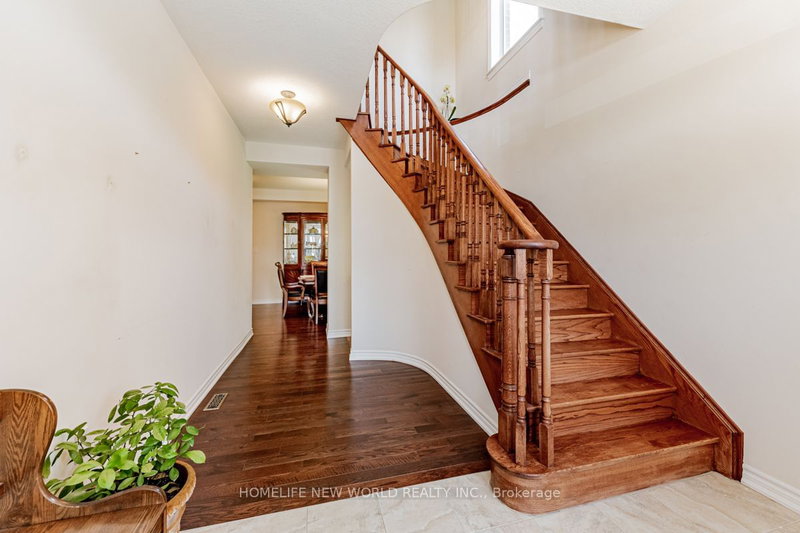 24 Bamburg St, Georgina, L0E 1R0 | Image 3