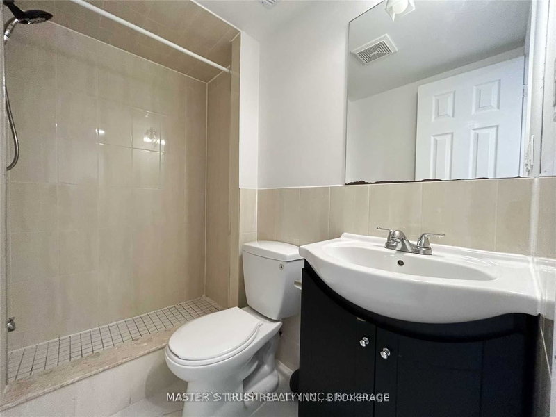 308 Skopit Rd S, Richmond Hill, L4C 2Y8 | Image 2