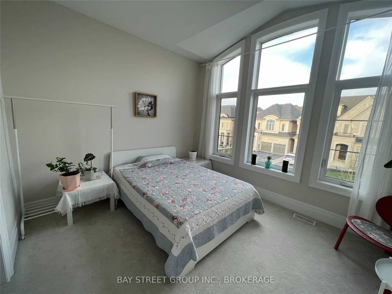 2nd - 61 Grange Dr, Richmond Hill, L4E 3M2 | Image 2