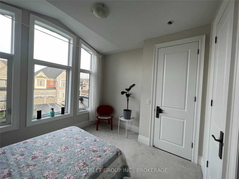 2nd - 61 Grange Dr, Richmond Hill, L4E 3M2 | Image 3