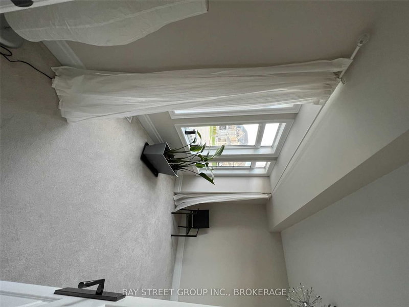 2nd - 61 Grange Dr, Richmond Hill, L4E 3M2 | Image 2