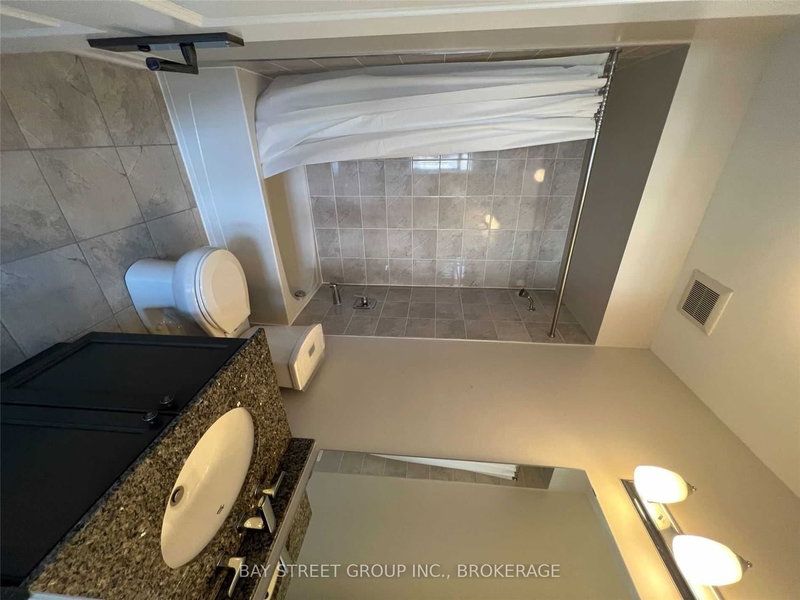 2nd - 61 Grange Dr, Richmond Hill, L4E 3M2 | Image 3