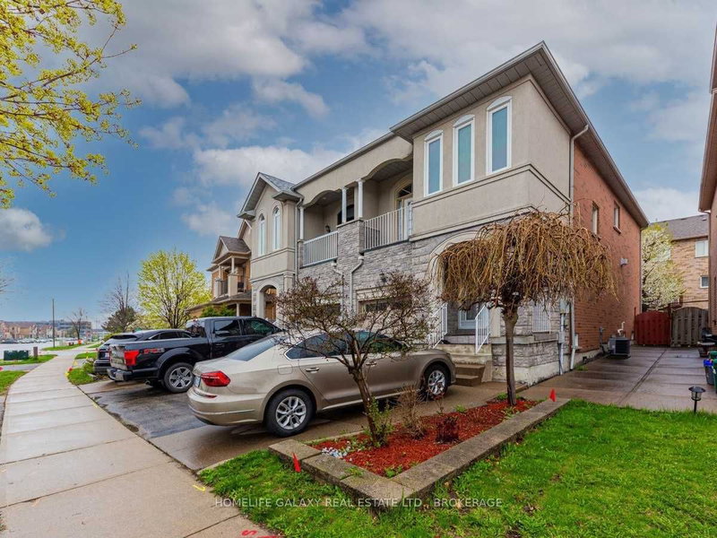 115 Blue Willow Dr S, Vaughan, L4L 9E9 | Image 2