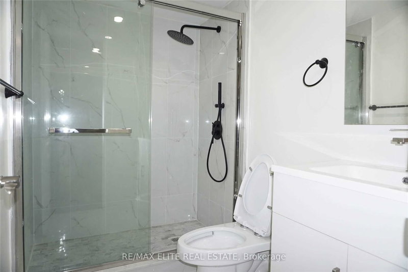 9 Island Lake Dr, Whitchurch-Stouffville, L4A 7X4 | Image 3