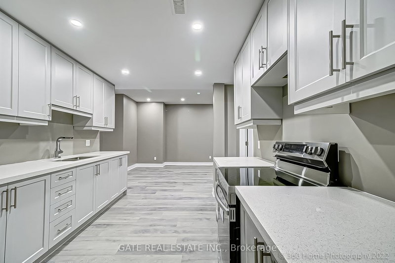 565 Mcgregor Farm Tr, Newmarket, L3X 0H7 | Image 3