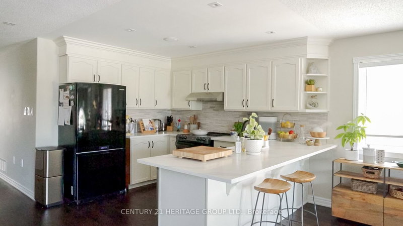 12 Smith St, Bradford West Gwillimbury, L3Z 3C9 | Image 3