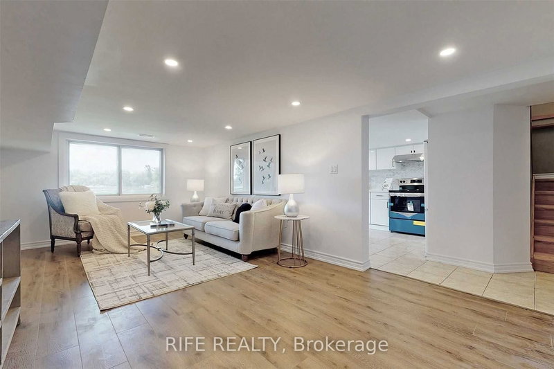 41 Connor Dr, Whitchurch-Stouffville, L4A 7X3 | Image 3