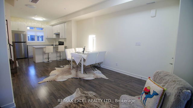 67 - 370B Red Maple Road