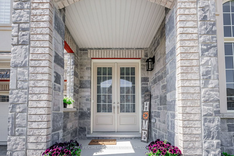 147 Ben Sinclair Ave, East Gwillimbury, L9N 0Z2 | Image 3